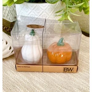 Boston Warehouse GOURD Salt& Pepper Set